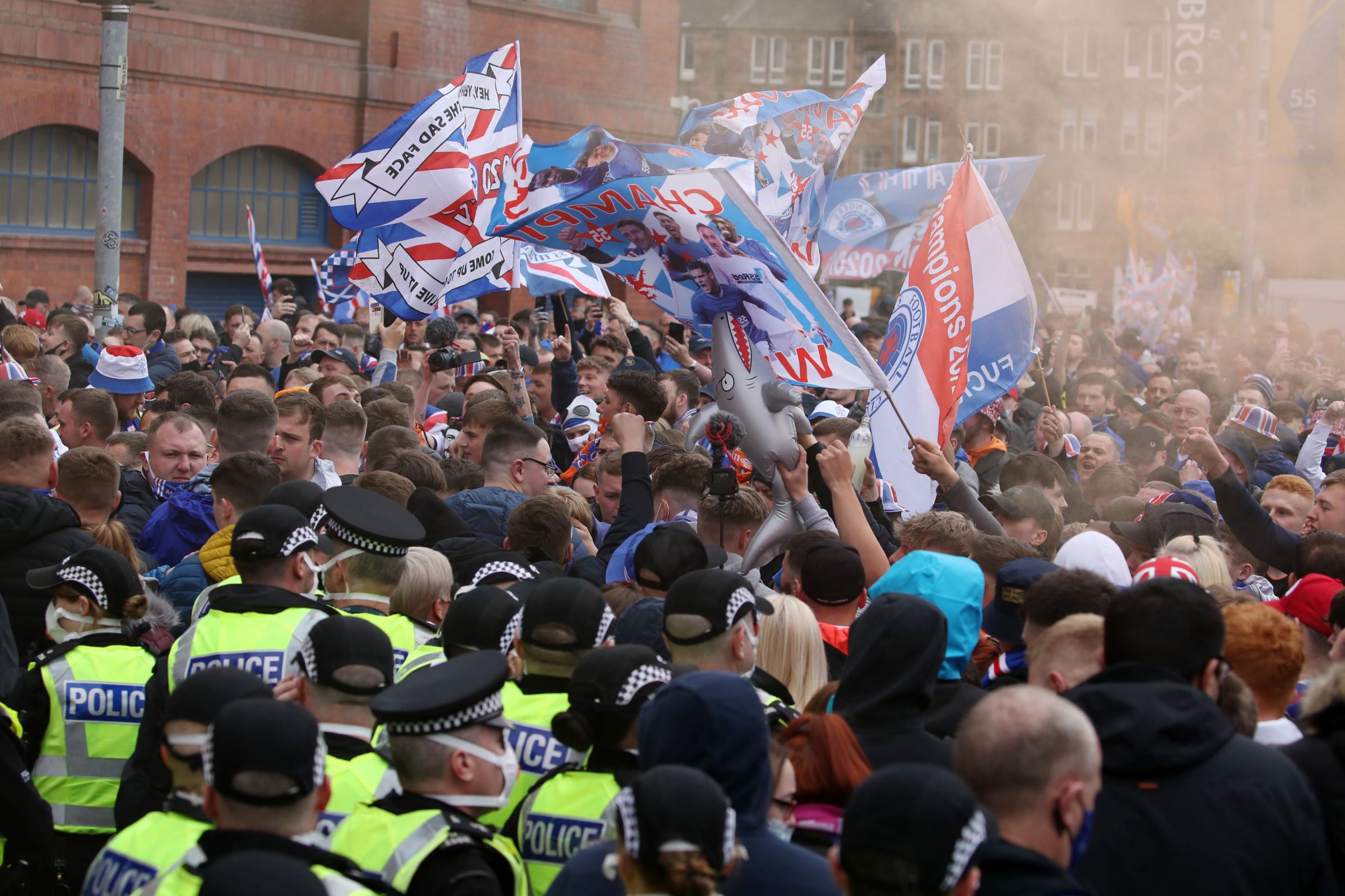 Police Urge Rangers Fans To Leave After Thousands Arrive At Ibrox Reading Chronicle