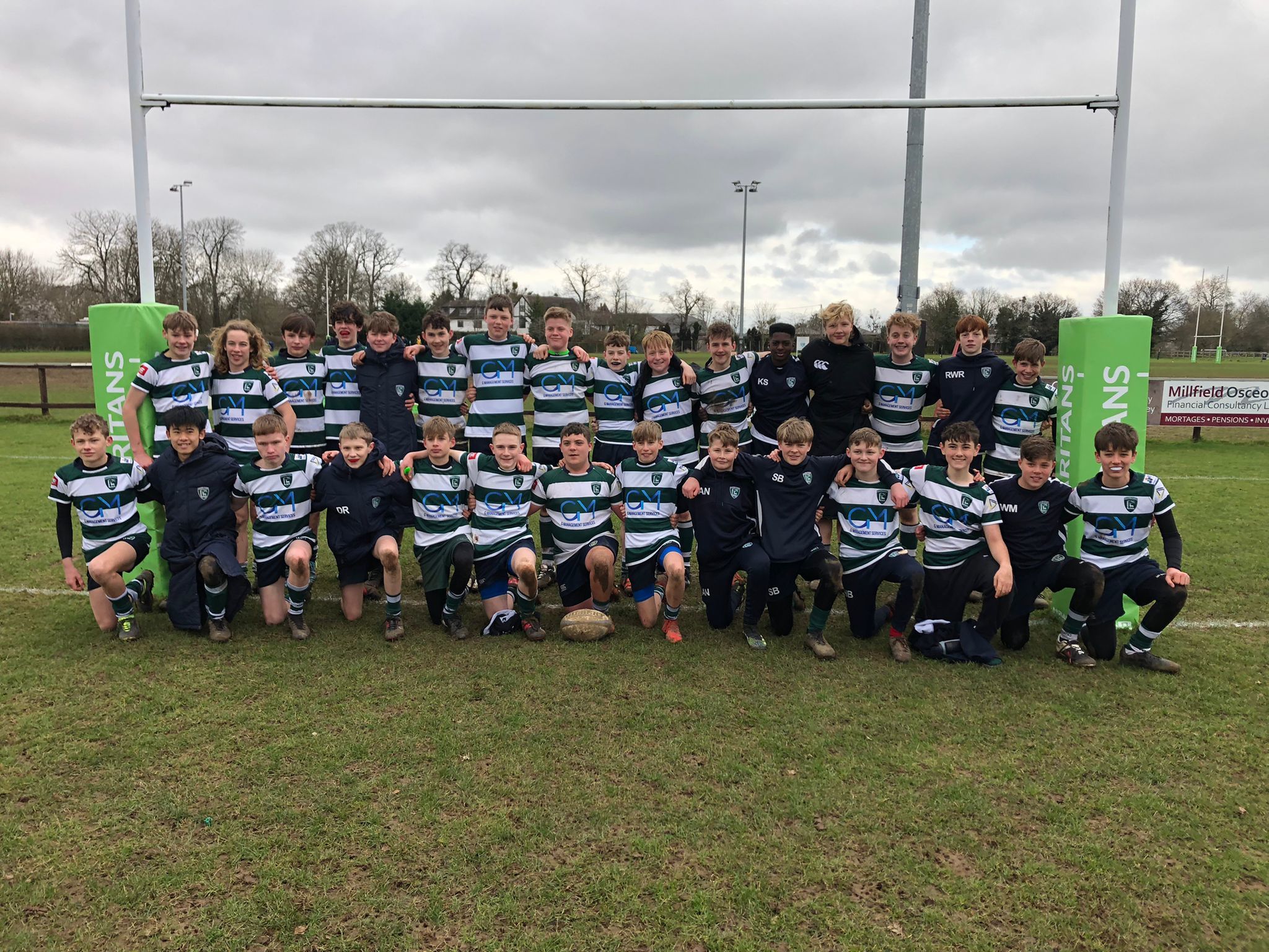 Reading Rugby Club pose for a picture at the end of the game